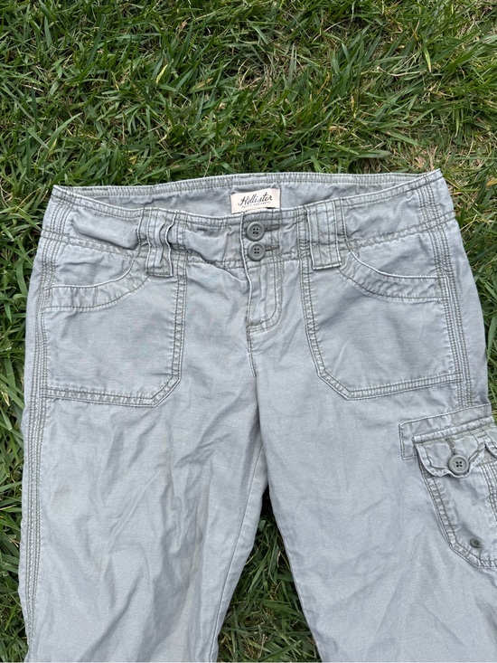 Hollister Pants - Vintage Y2K Hollister Women's Light Army Green Cargo Capris Size 1
